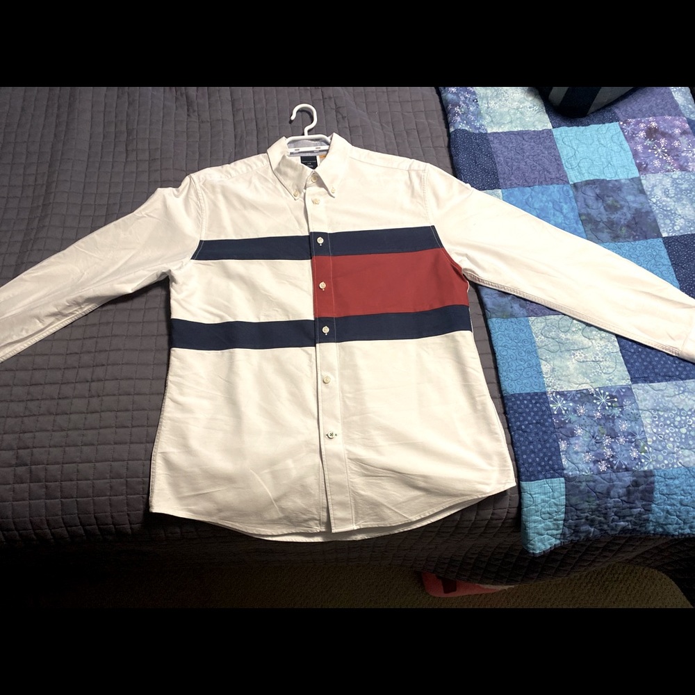 Tommy Hilfiger Adaptive Magnetic Button Down Dress Shirt
